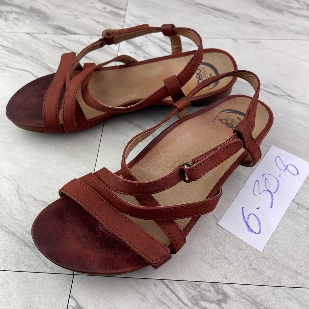 Abeo Women’s 6 Biosystem burgundy Samantha leather lining adjustable strap